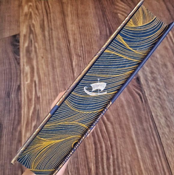 Illumicrate Lies We Sing to the Sea by Sarah Underwood - Picture 4 of 9